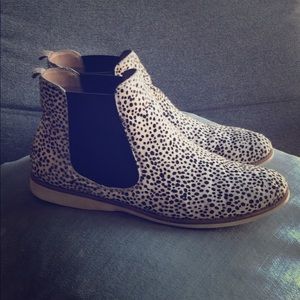 Rollie Snow Leopard Boots